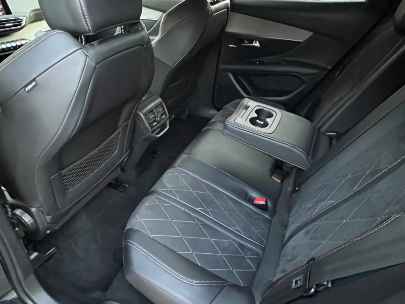Peugeot 3008 2.0HDI 180к.с GT-LINE * ПЪЛНА СЕРВ. ИСТОРИЯ* , снимка 11 - Автомобили и джипове - 52847981