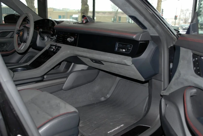 Porsche Taycan * GTS * CARFAX * БЕЗ ПЪРВОНАЧАЛНА ВНОСКА, снимка 12 - Автомобили и джипове - 52891650