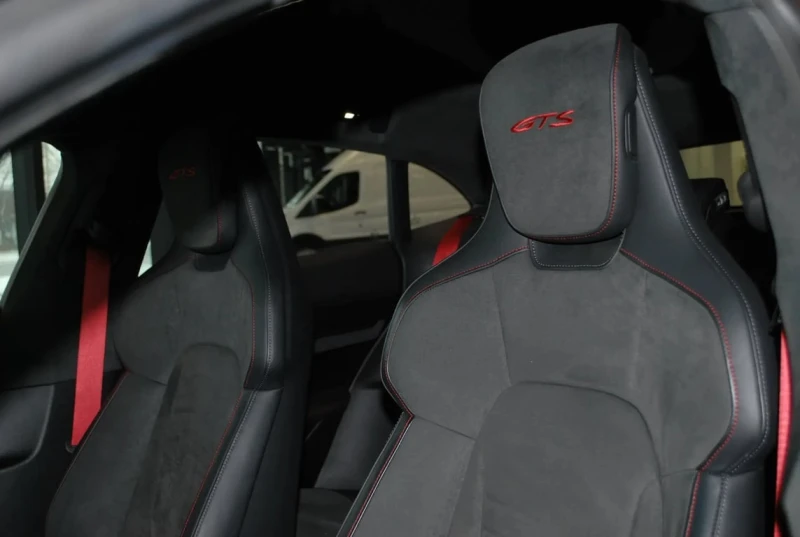 Porsche Taycan * GTS * CARFAX * БЕЗ ПЪРВОНАЧАЛНА ВНОСКА, снимка 14 - Автомобили и джипове - 52891650