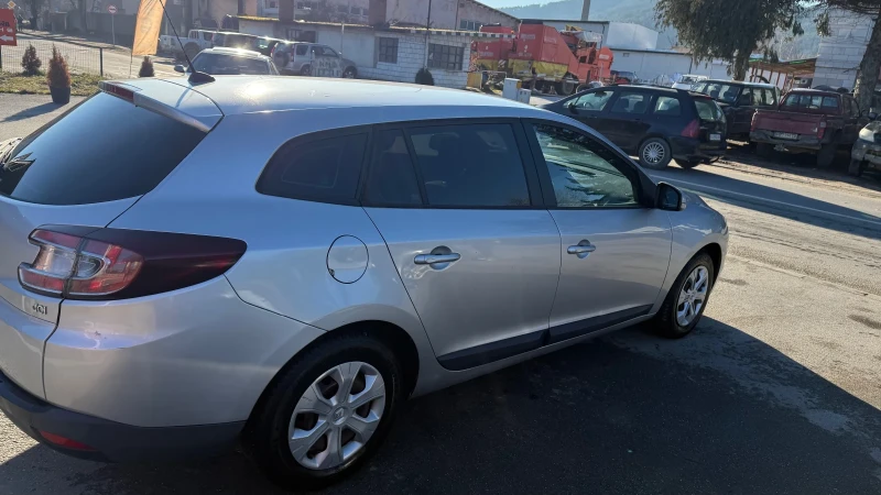 Renault Megane 1.5dci, снимка 4 - Автомобили и джипове - 52913072