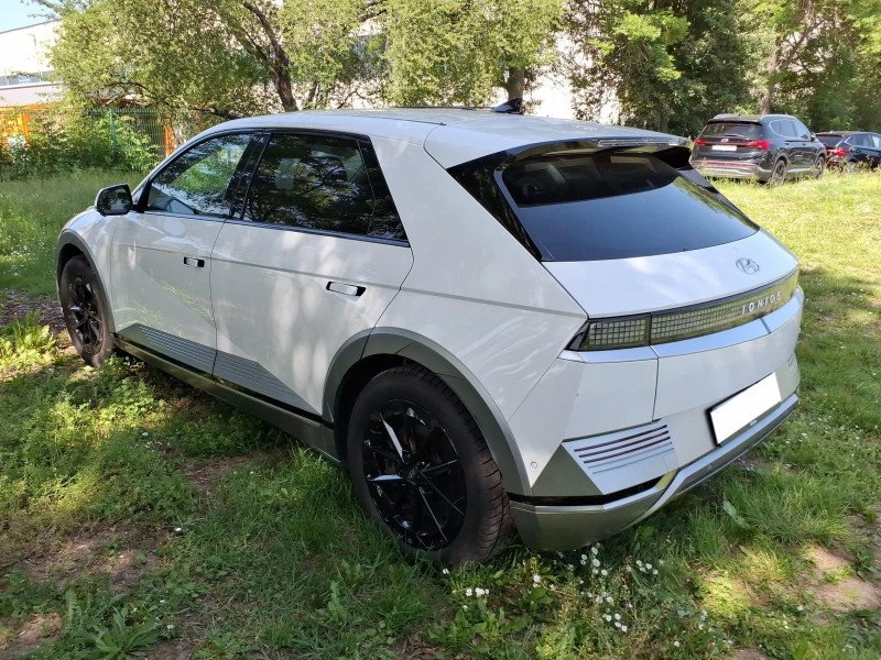Hyundai Ioniq 5 72.6KWh/AWD/UNIQ/ГАРАНЦИЯ/SOH100%/360/HEADUP/2023г, снимка 4 - Автомобили и джипове - 55023919