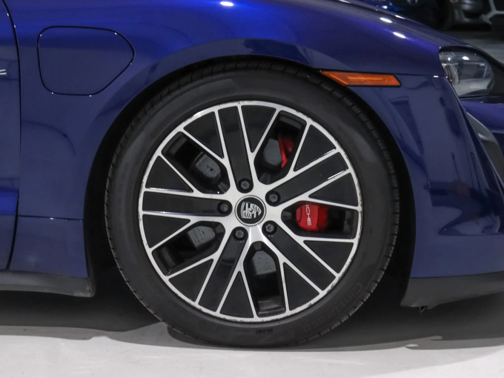 Porsche Taycan 4S AWD / Premium PKG / PANO / BOSE - изображение 10