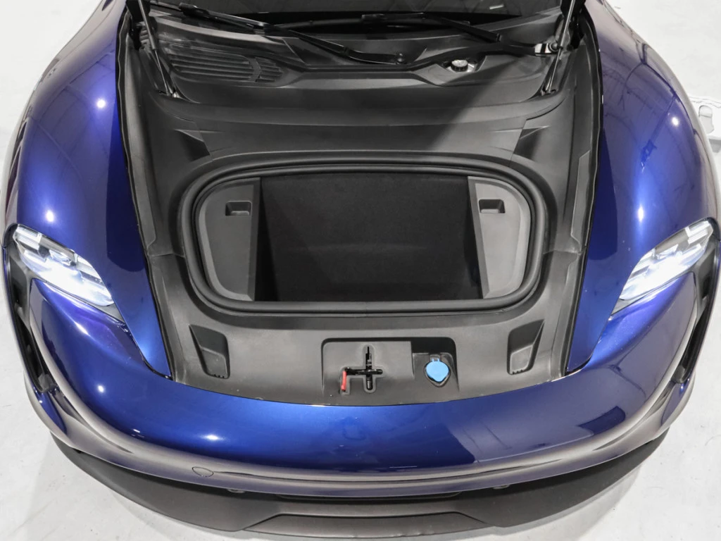 Porsche Taycan 4S AWD / Premium PKG / PANO / BOSE - изображение 8