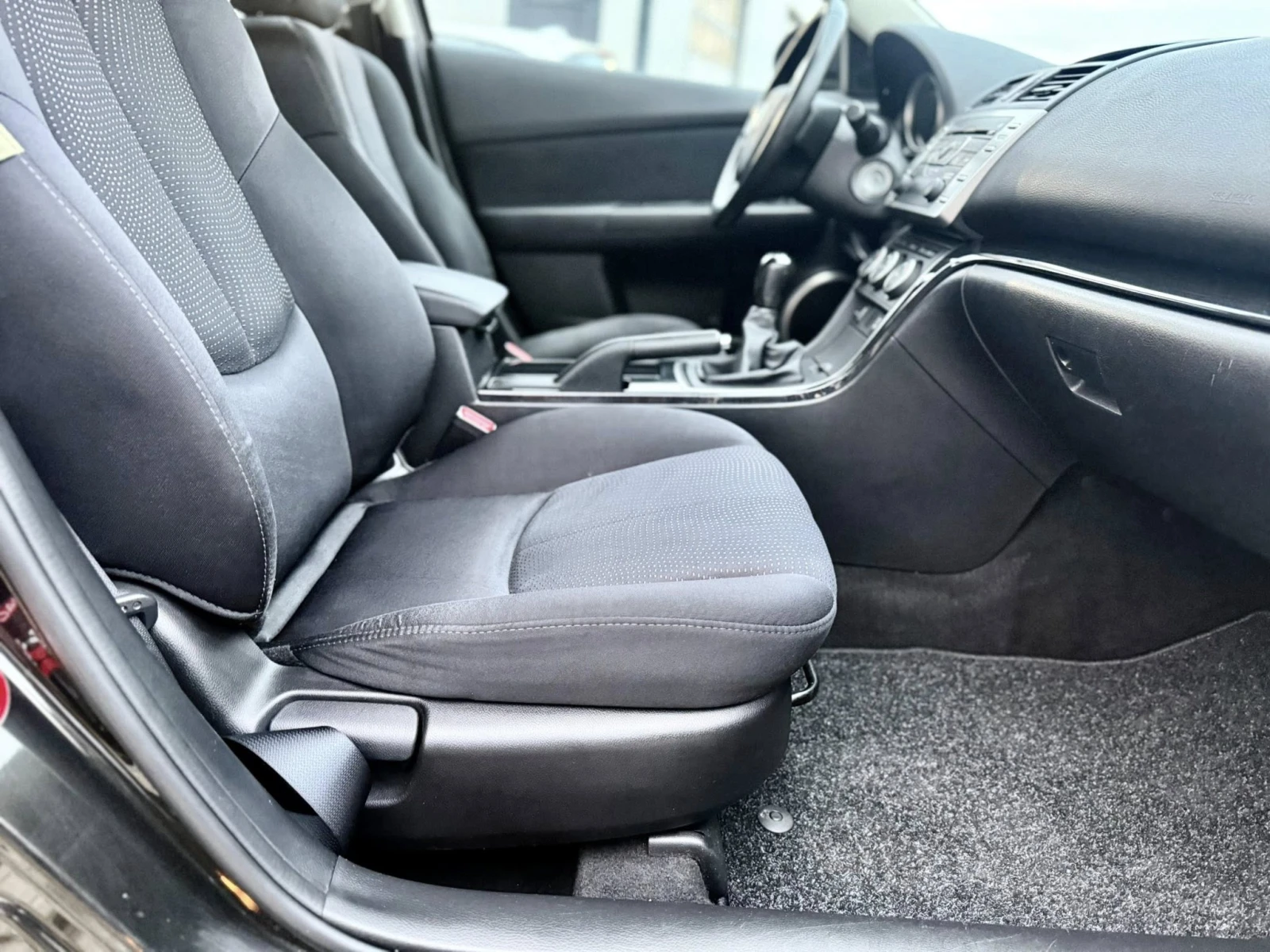 Mazda 6 2.0 6-скорости, снимка 11 - Автомобили и джипове - 53744054