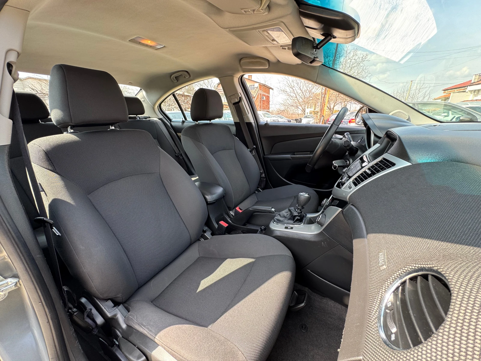 Chevrolet Cruze 1.6i-КАТО НОВ, снимка 13 - Автомобили и джипове - 53873681