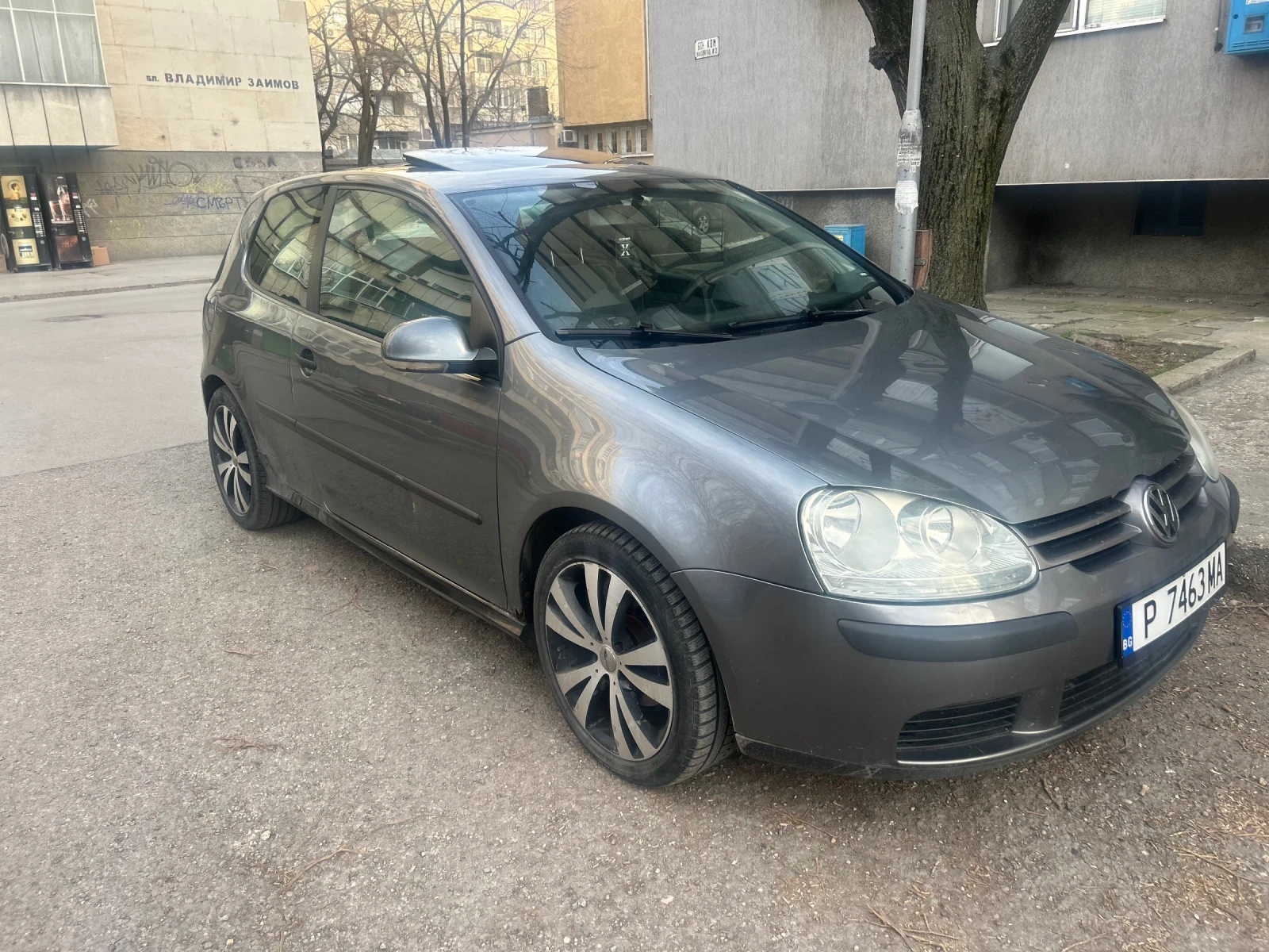 VW Golf 1.9 TDI панорама/подгрев, снимка 2 - Автомобили и джипове - 54008832