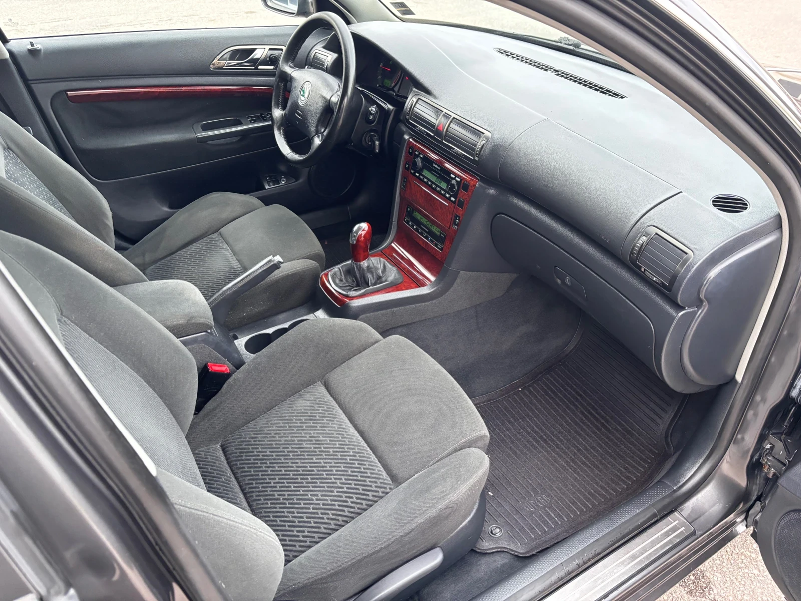 Skoda Superb 1.9TDI, снимка 12 - Автомобили и джипове - 54121924