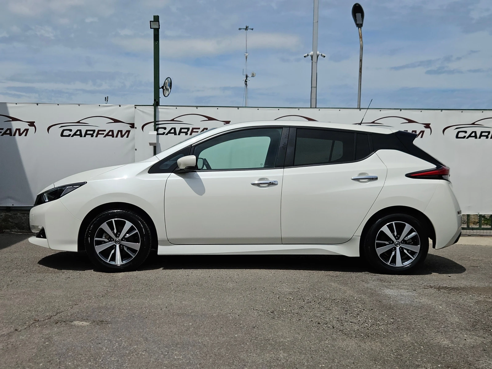 Nissan Leaf  ACENTA/SOH 100%/38600км/KEYLESS/DISTRONIC/CARPLAY, снимка 6 - Автомобили и джипове - 54606300