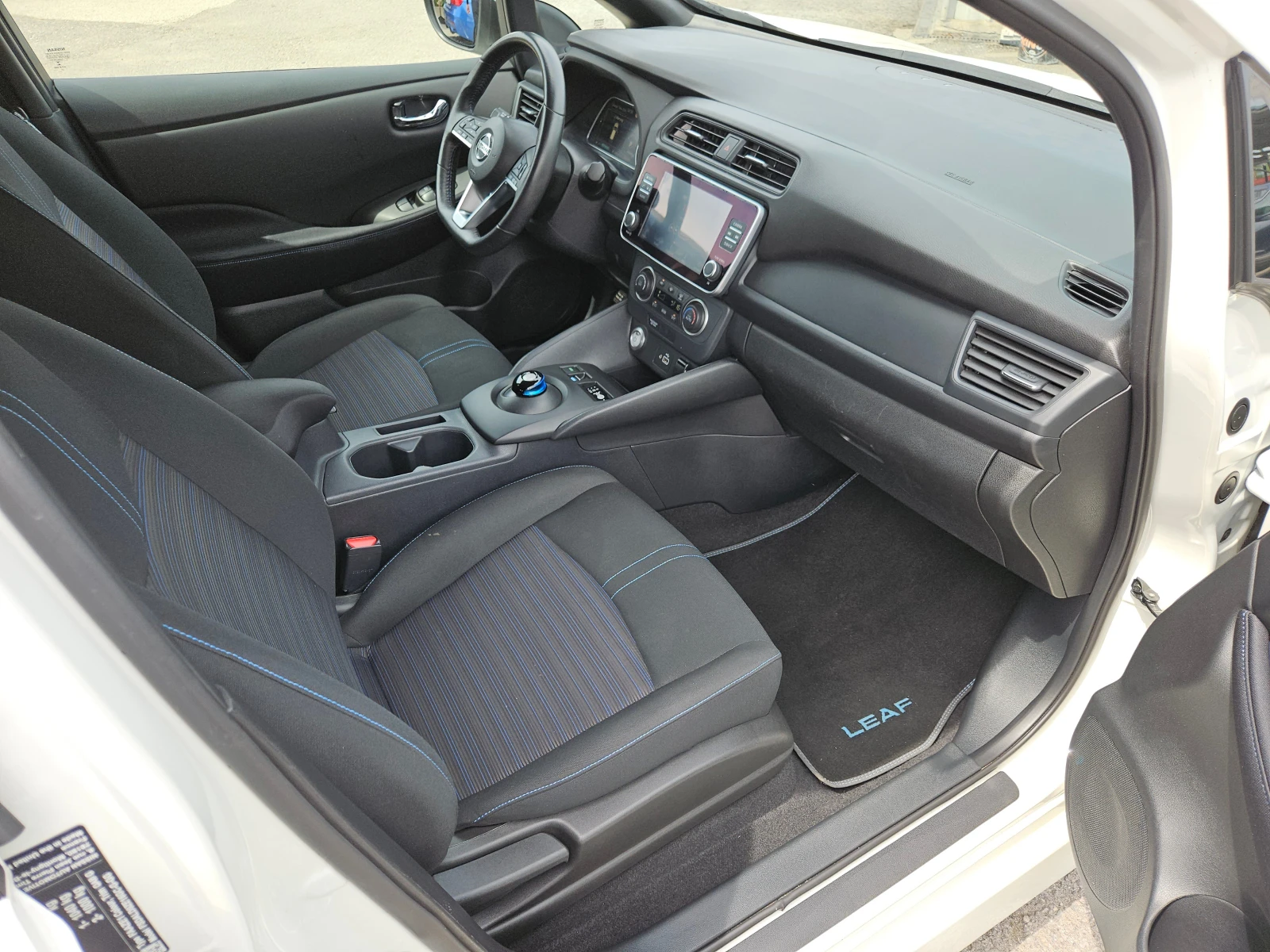 Nissan Leaf  ACENTA/SOH 100%/38600км/KEYLESS/DISTRONIC/CARPLAY, снимка 15 - Автомобили и джипове - 54606300