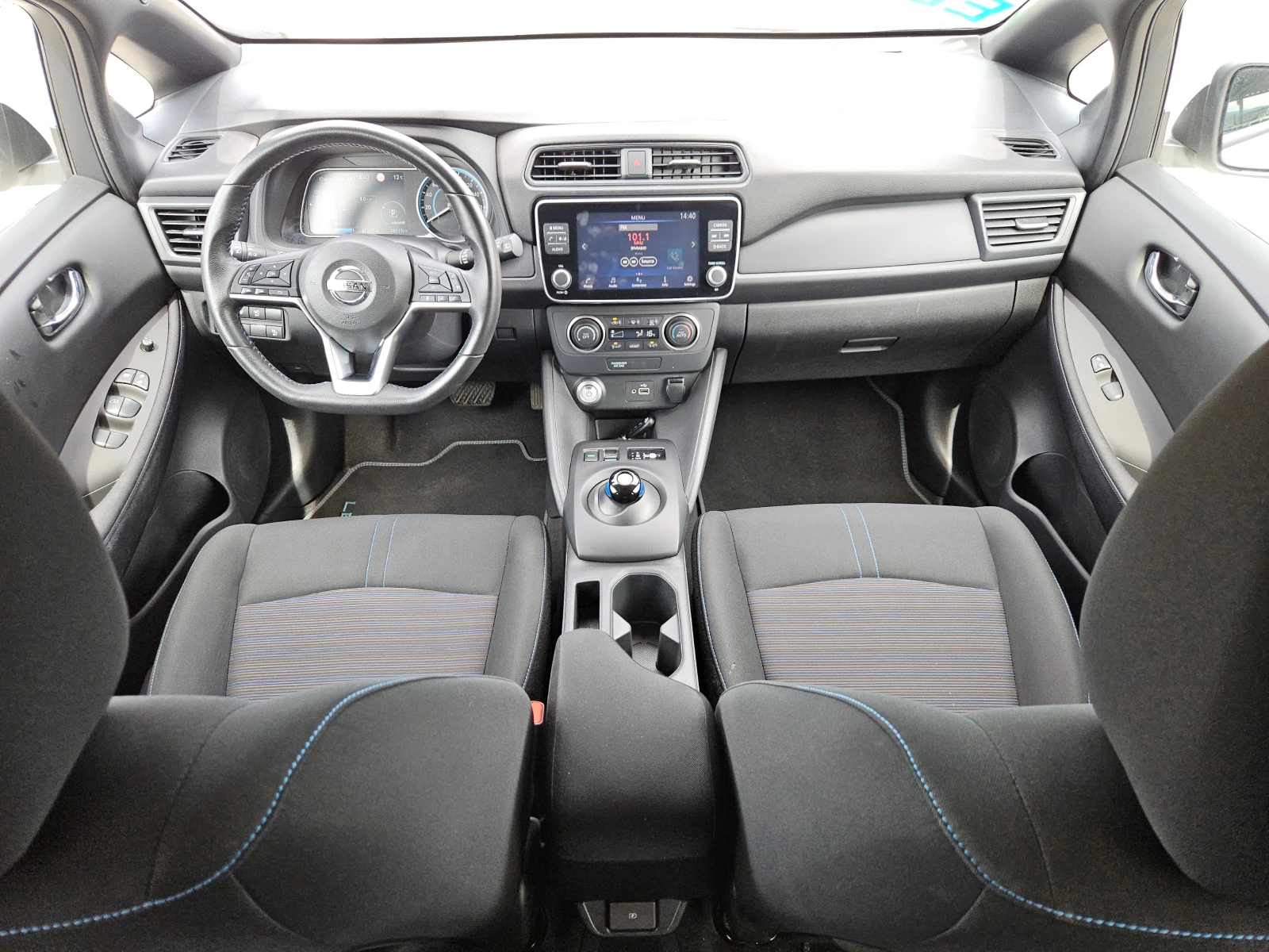 Nissan Leaf  ACENTA/SOH 100%/38600км/KEYLESS/DISTRONIC/CARPLAY, снимка 10 - Автомобили и джипове - 54606300