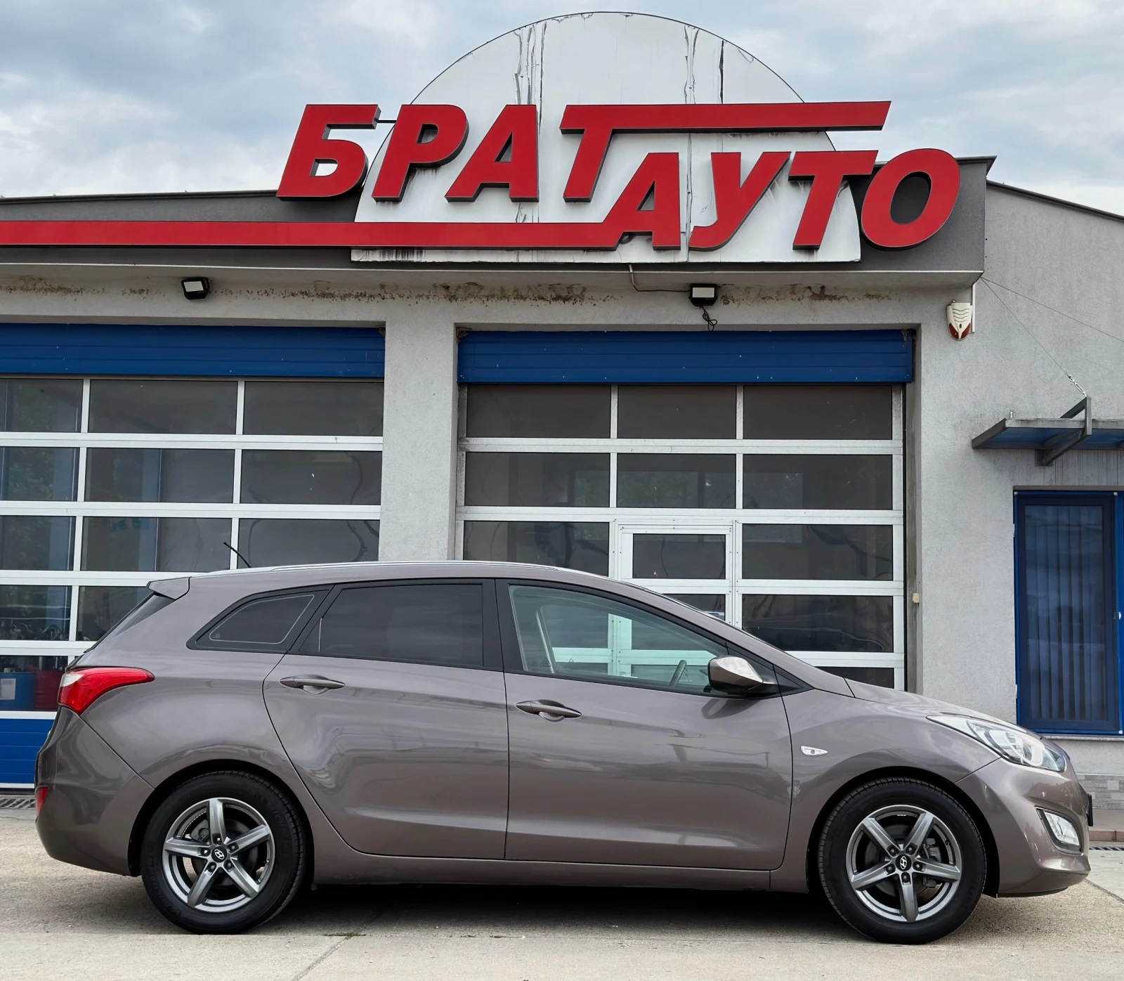 Hyundai I30 1.4i/Подходящ за газофициране/ДОКАЗУЕМ ПРОБЕГ, снимка 8 - Автомобили и джипове - 55053328