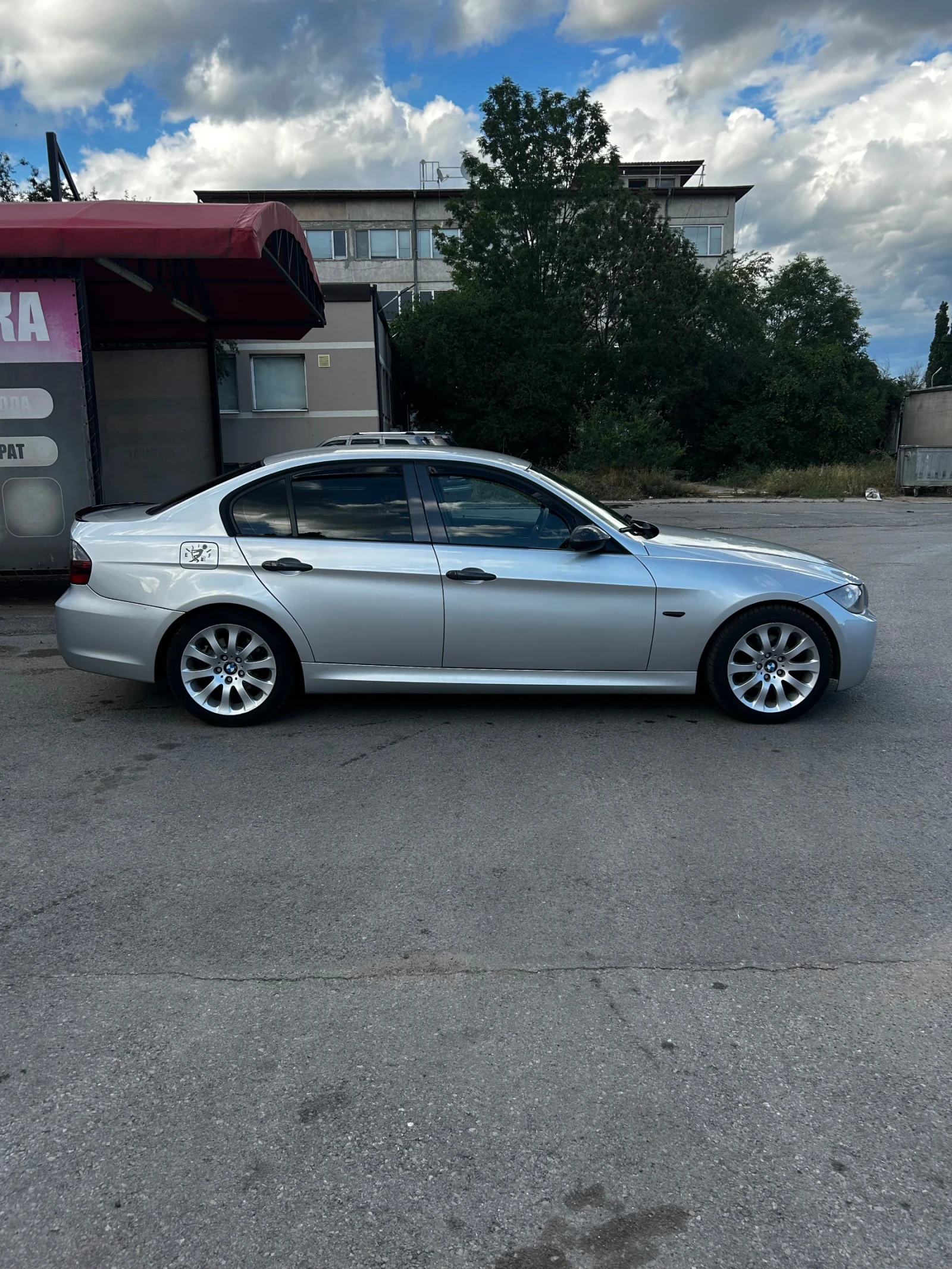 BMW 320, снимка 6 - Автомобили и джипове - 55173557
