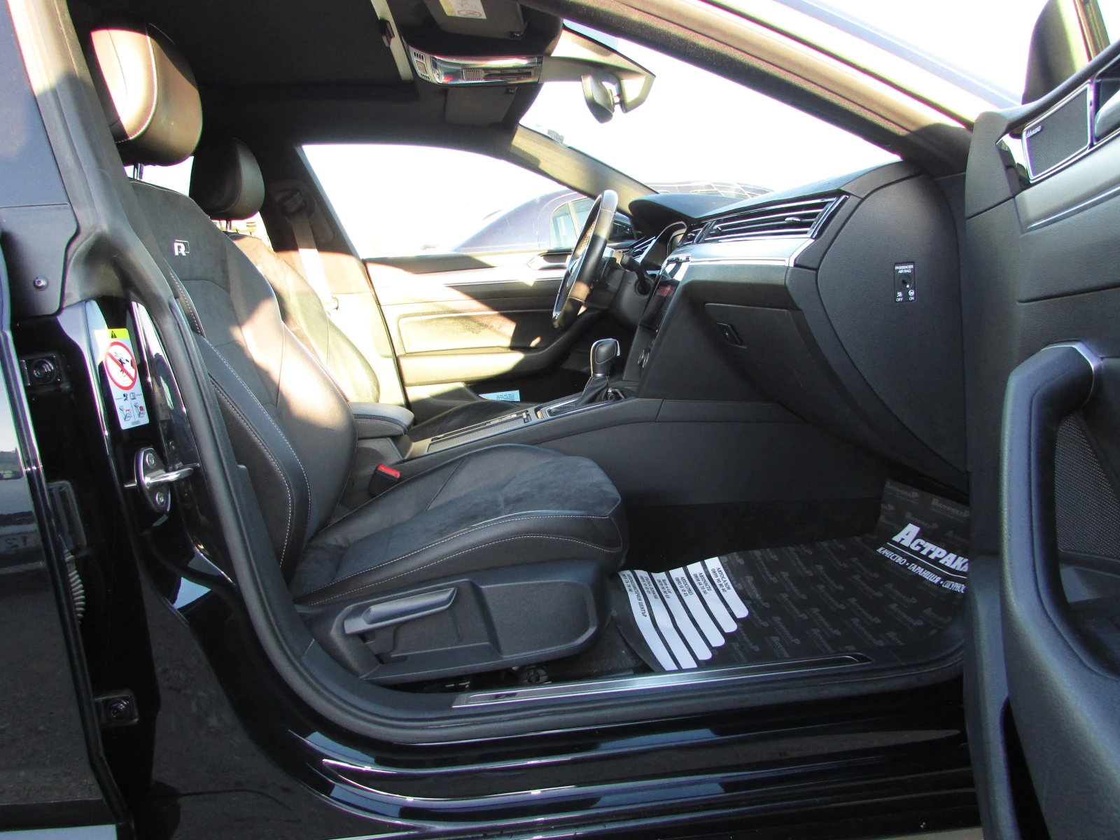 VW Arteon 2.0i R-LINE EURO6, снимка 9 - Автомобили и джипове - 55694433
