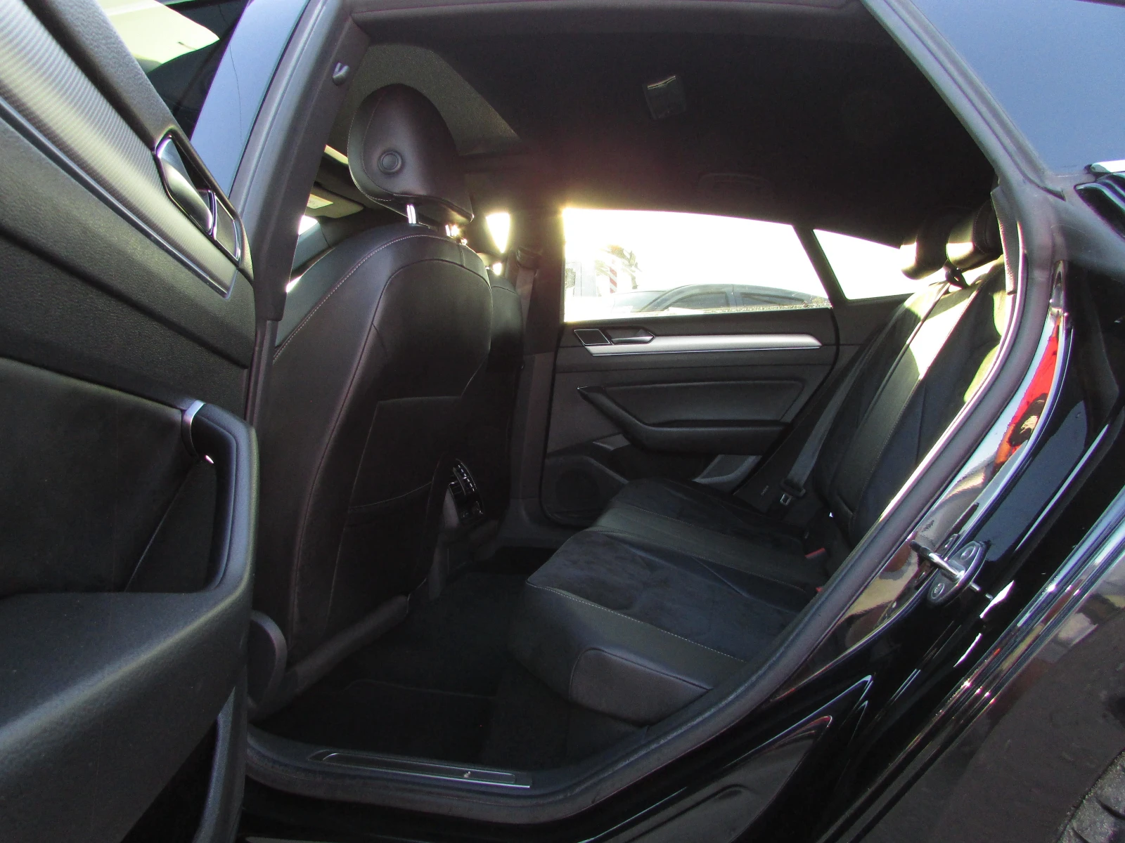 VW Arteon 2.0i R-LINE EURO6, снимка 8 - Автомобили и джипове - 55694433