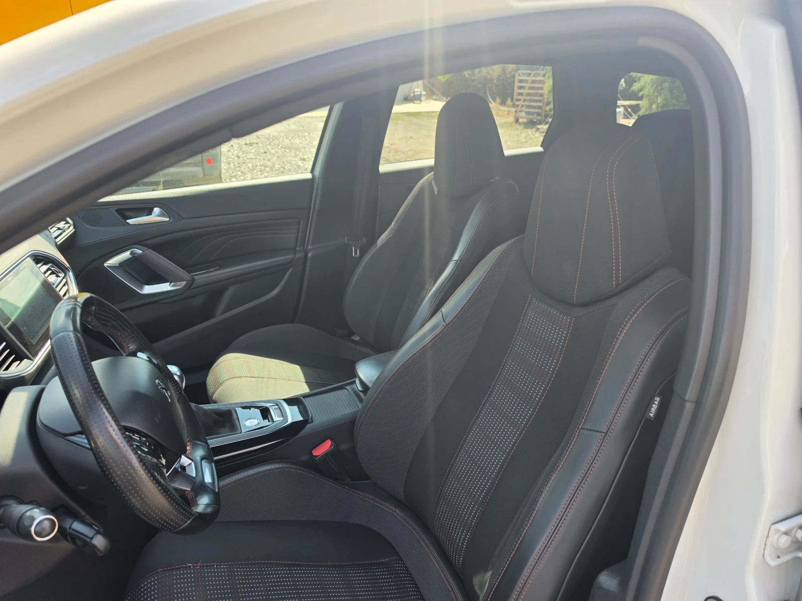 Peugeot 308 1.6 BLUEHDI GT LINE * 120HP * NAV * LED * ЛИЗИНГ, снимка 11 - Автомобили и джипове - 55981473