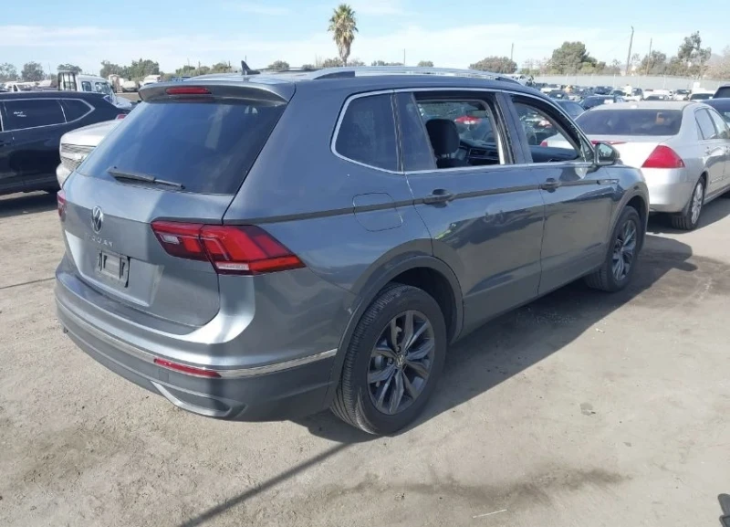 VW Tiguan SE, снимка 4 - Автомобили и джипове - 49420458