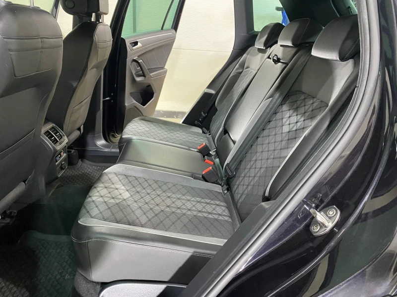 VW Tiguan 2.0 TDI * R-LINE * VIRTUAL COCKPIT* FULL , снимка 10 - Автомобили и джипове - 50746252