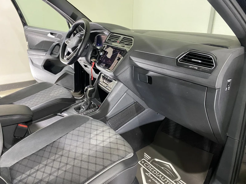 VW Tiguan 2.0 TDI * R-LINE * VIRTUAL COCKPIT* FULL , снимка 9 - Автомобили и джипове - 50746252