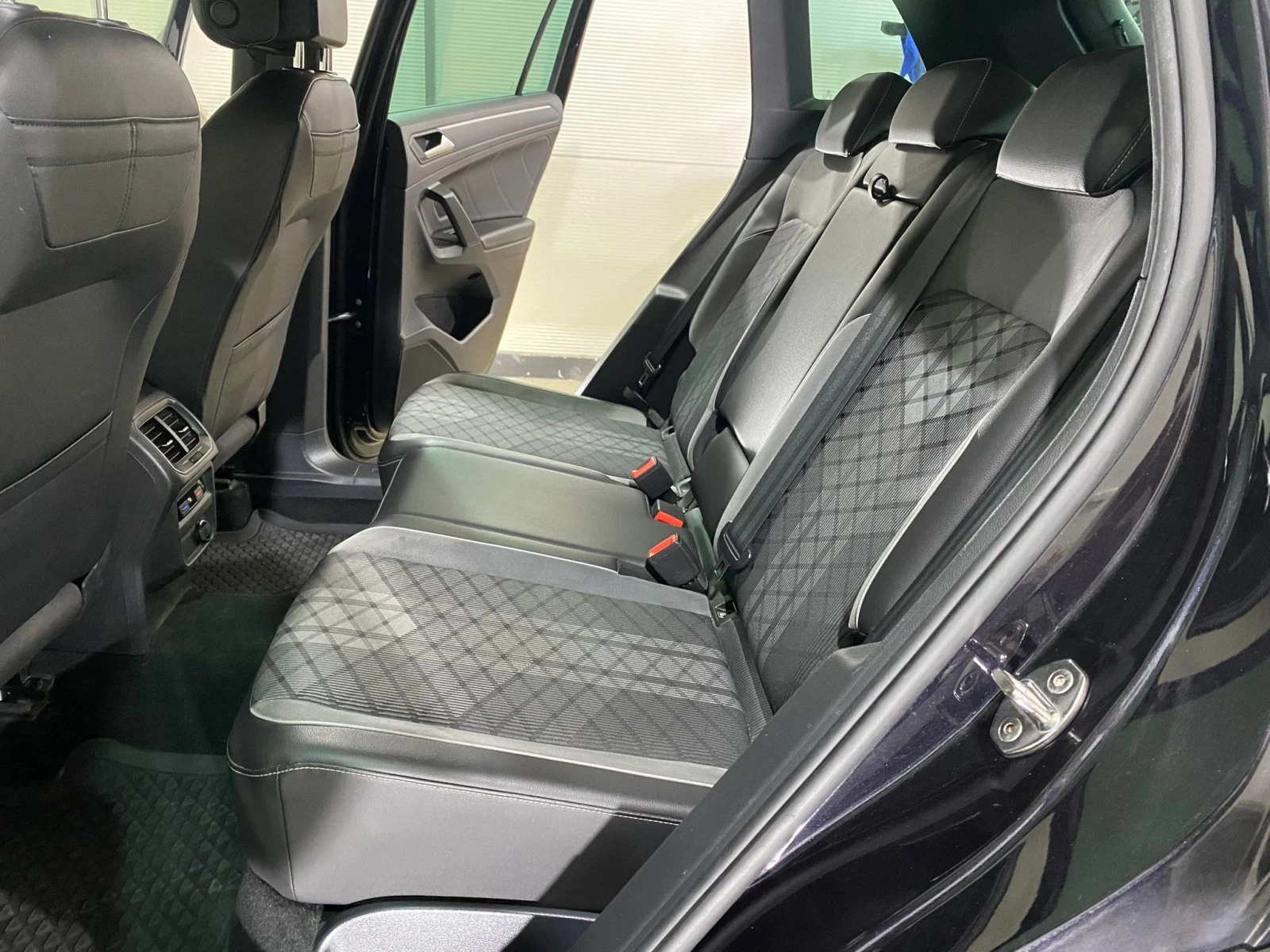 VW Tiguan 2.0 TDI * R-LINE * VIRTUAL COCKPIT* FULL  - изображение 10