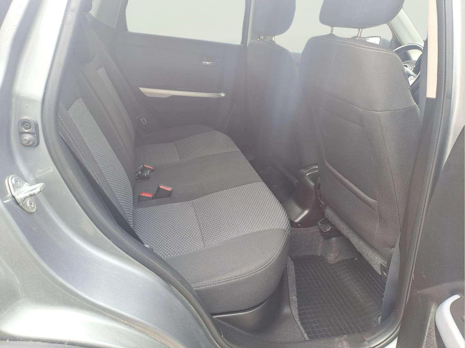 Suzuki Vitara 1.6, снимка 10 - Автомобили и джипове - 54541081