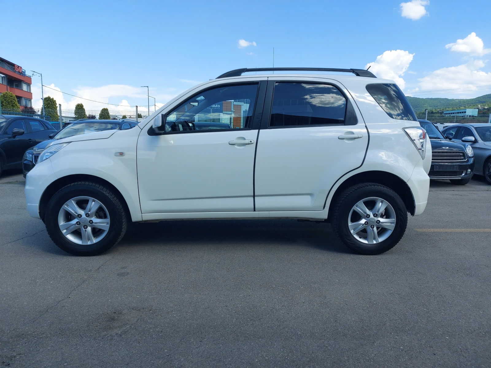 Daihatsu Terios 1.5 i* 4 WD* АВТОМАТИК* ИТАЛИЯ* 2012 г.* EURO 5, снимка 4 - Автомобили и джипове - 54698996