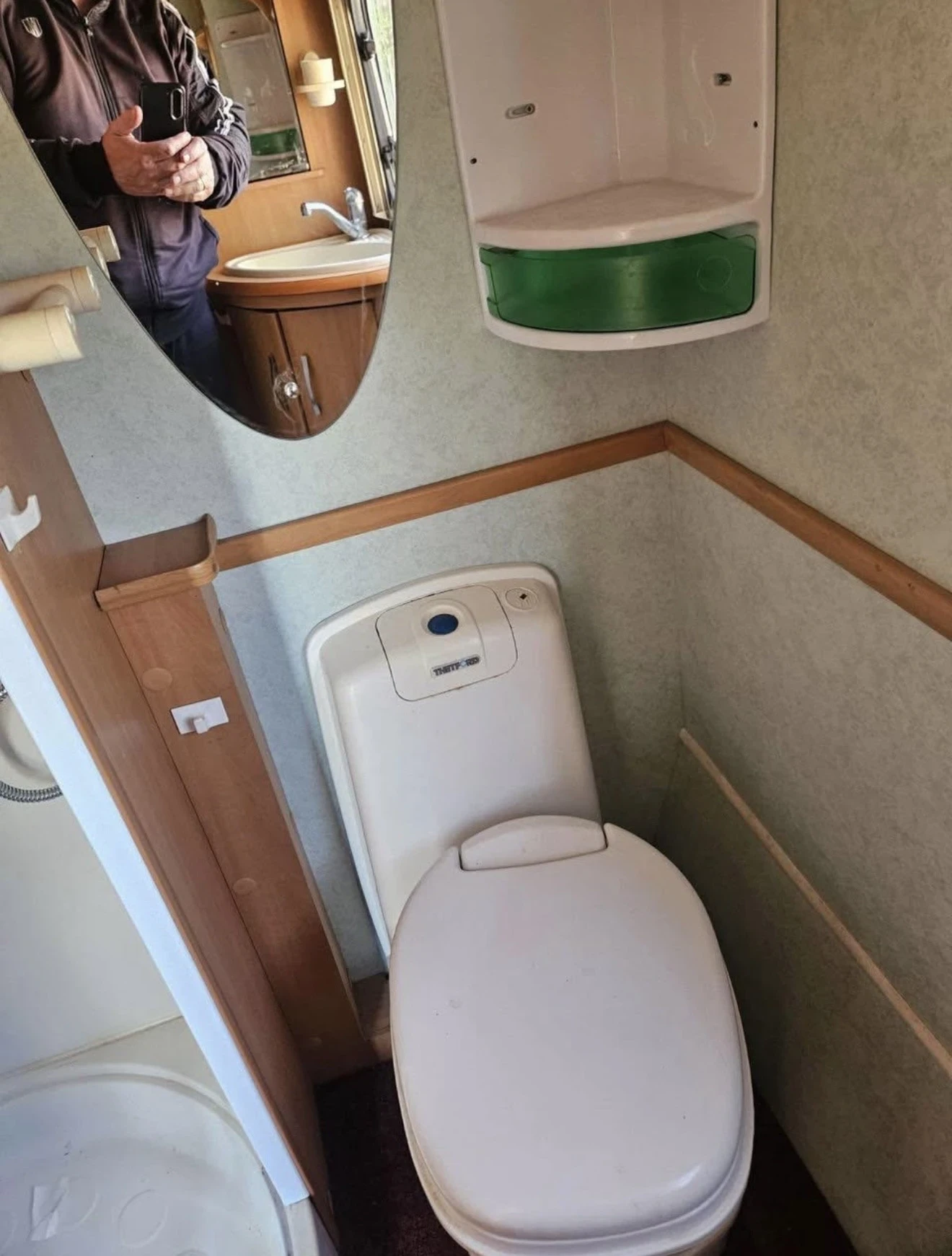 Каравана Adria Swift , снимка 11 - Каравани и кемпери - 53963272