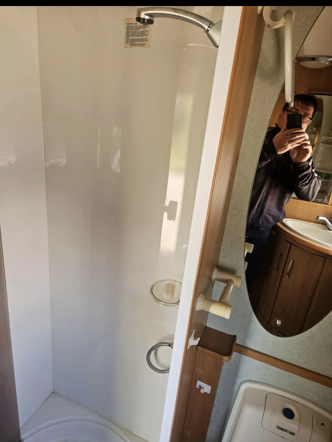 Каравана Adria Swift , снимка 7 - Каравани и кемпери - 53963272