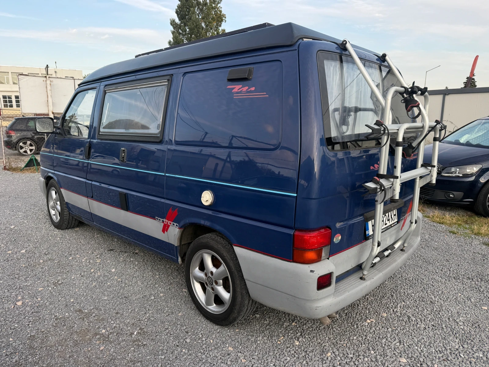 Кемпер VW T4 Carthago 2.5 TDI A/C, снимка 4 - Каравани и кемпери - 56209387