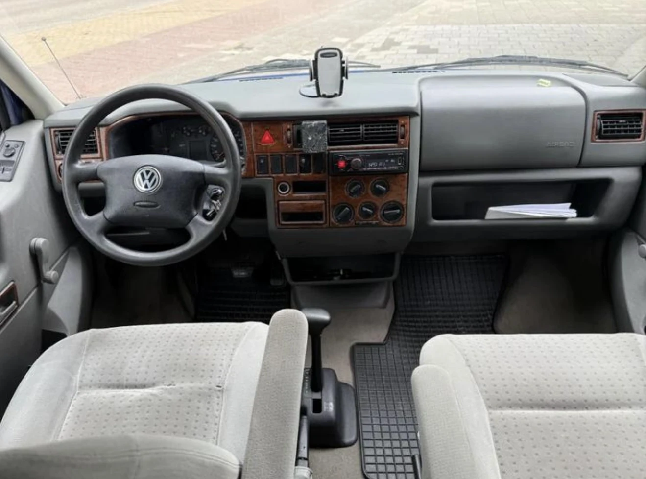 Кемпер VW T4 Carthago 2.5 TDI A/C, снимка 11 - Каравани и кемпери - 55613582
