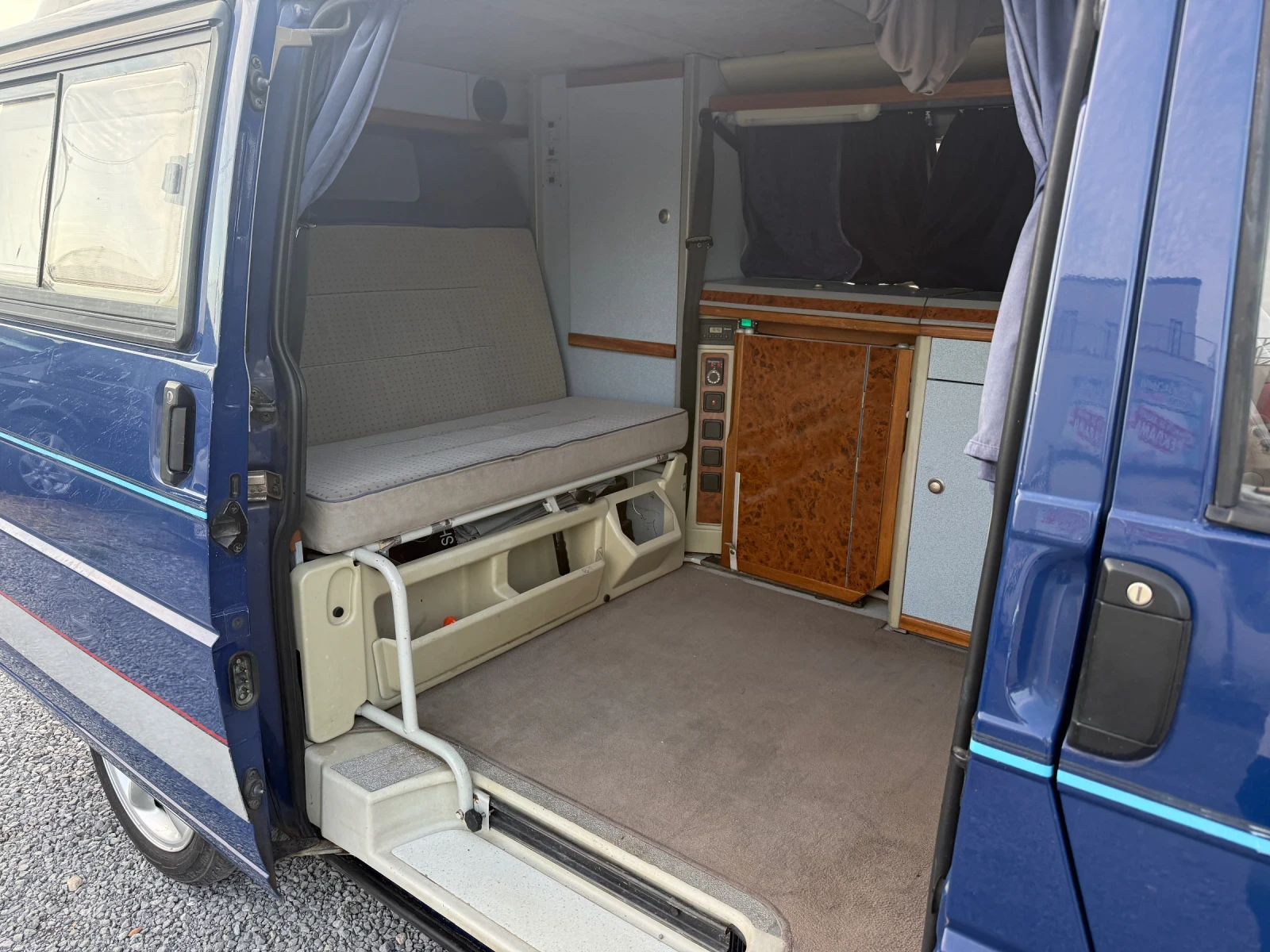 Кемпер VW T4 Carthago 2.5 TDI A/C, снимка 8 - Каравани и кемпери - 56209387