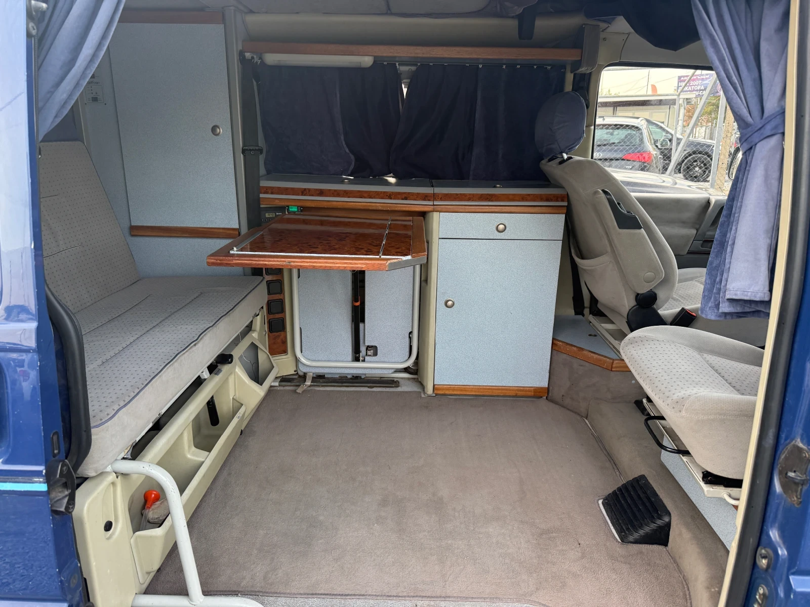 Кемпер VW T4 Carthago 2.5 TDI A/C, снимка 12 - Каравани и кемпери - 56209387