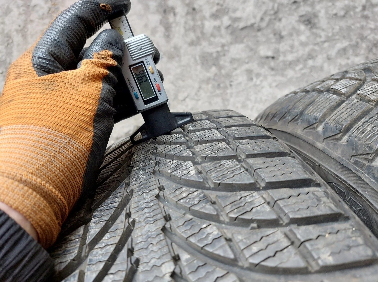���� 235/65R17 | Mobile.bg � ����������� 4