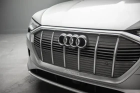 Audi E-Tron Tehnik* 360* Distronic* Обдух* Пано* B&O* Quattro, снимка 2