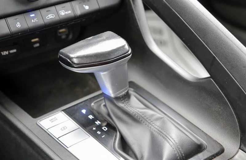 Hyundai Elantra Preferred FWD * АвтоКредит* (ЦЕНА ДО БГ), снимка 16 - Автомобили и джипове - 52598292