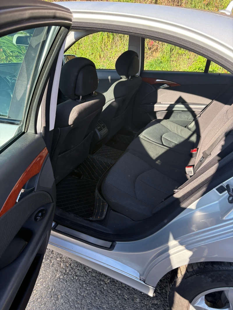 Mercedes-Benz E 200, снимка 7 - Автомобили и джипове - 52882814