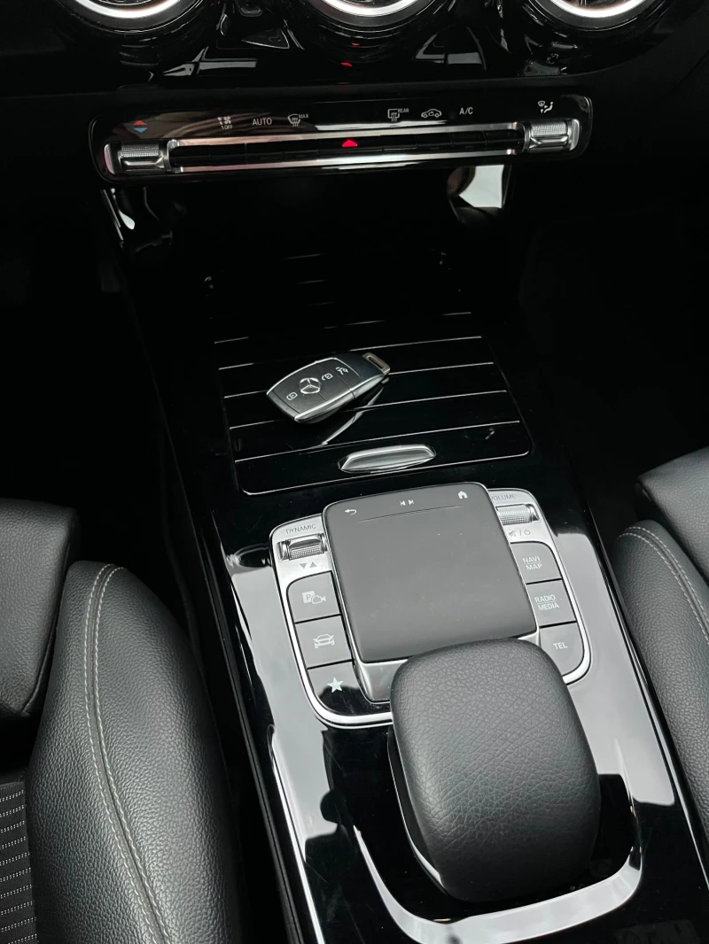 Mercedes-Benz A 180 Керамика* Камера* Навигация* НовиГуми, снимка 13 - Автомобили и джипове - 53342412