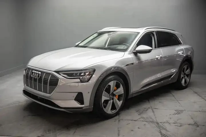 Audi E-Tron Tehnik* 360* Distronic* Обдух* Пано* B&O* Quattro