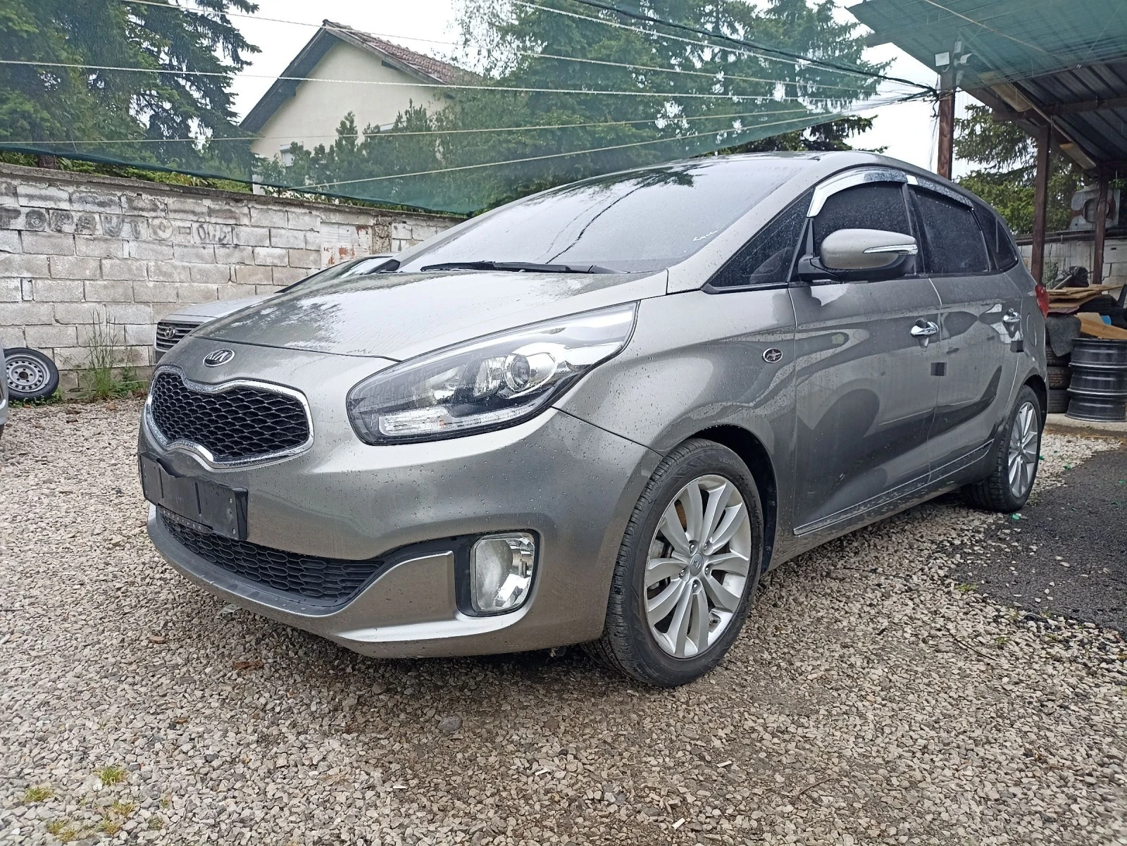 Kia Carens 2.0i LPI 6+ 1 - изображение 2