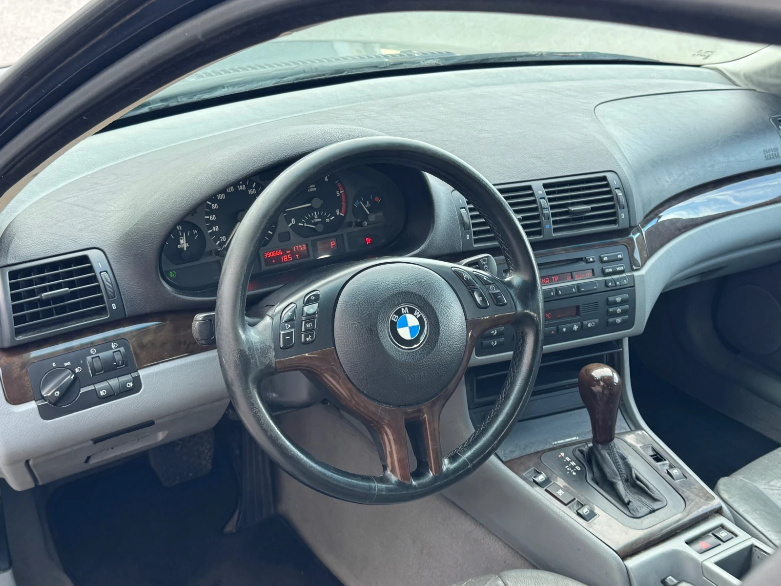 BMW 320 AUTOMATIC , снимка 8 - Автомобили и джипове - 54264265