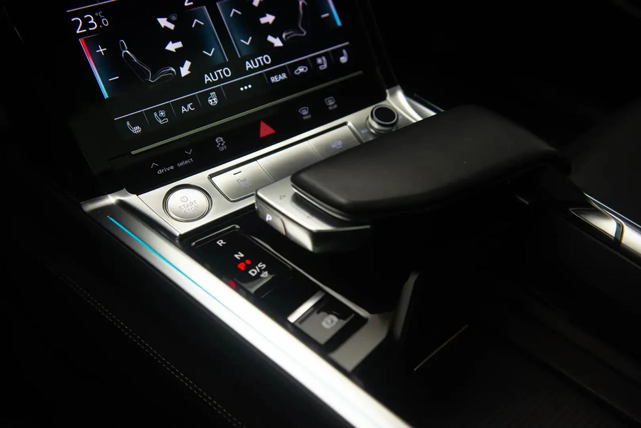 Audi E-Tron Tehnik* 360* Distronic* Обдух* Пано* B&O* Quattro, снимка 13 - Автомобили и джипове - 54333170