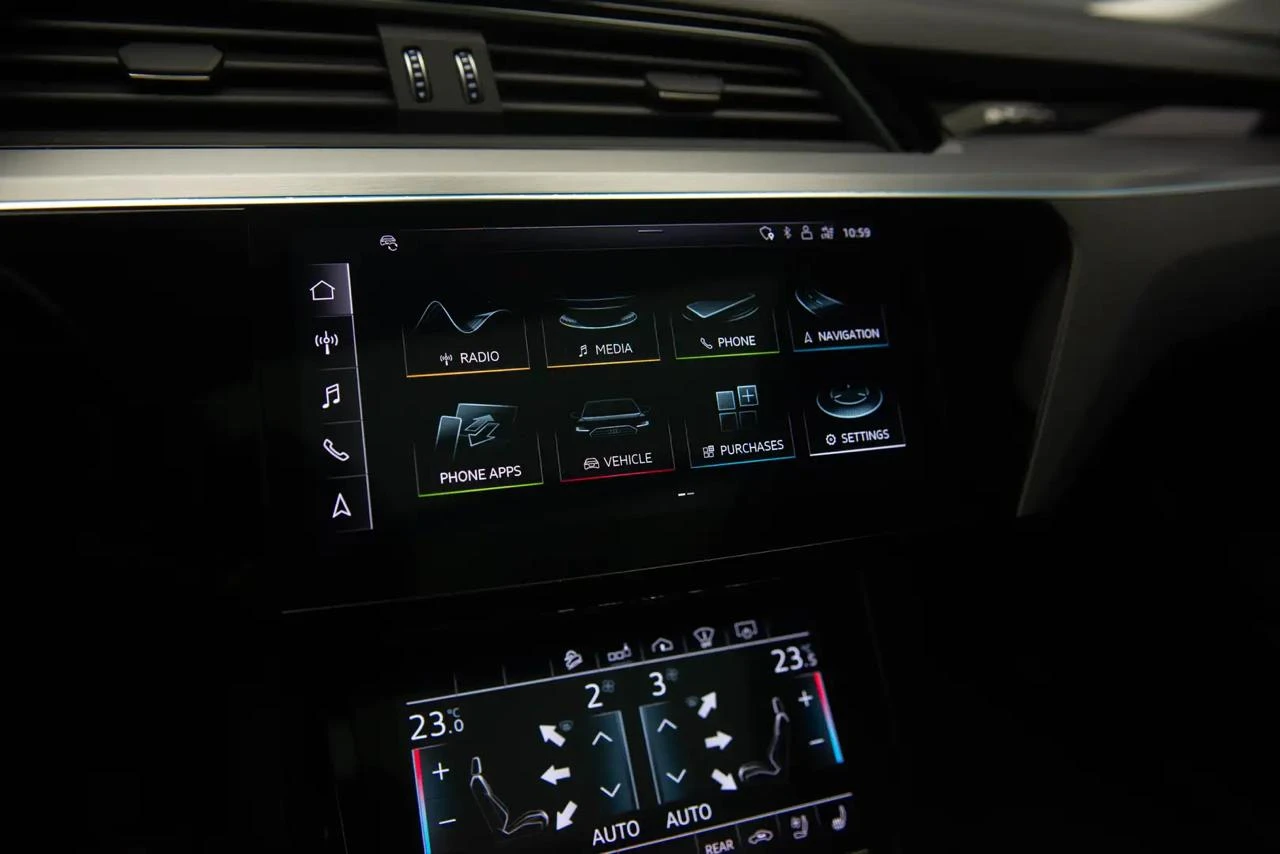 Audi E-Tron Tehnik* 360* Distronic* Обдух* Пано* B&O* Quattro, снимка 11 - Автомобили и джипове - 54333170