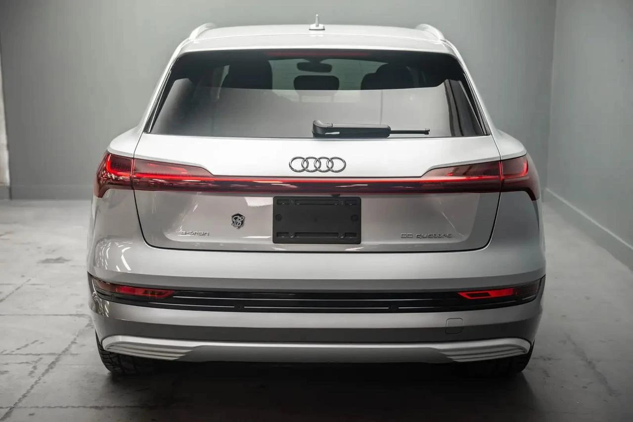 Audi E-Tron Tehnik* 360* Distronic* Обдух* Пано* B&O* Quattro, снимка 7 - Автомобили и джипове - 54333170