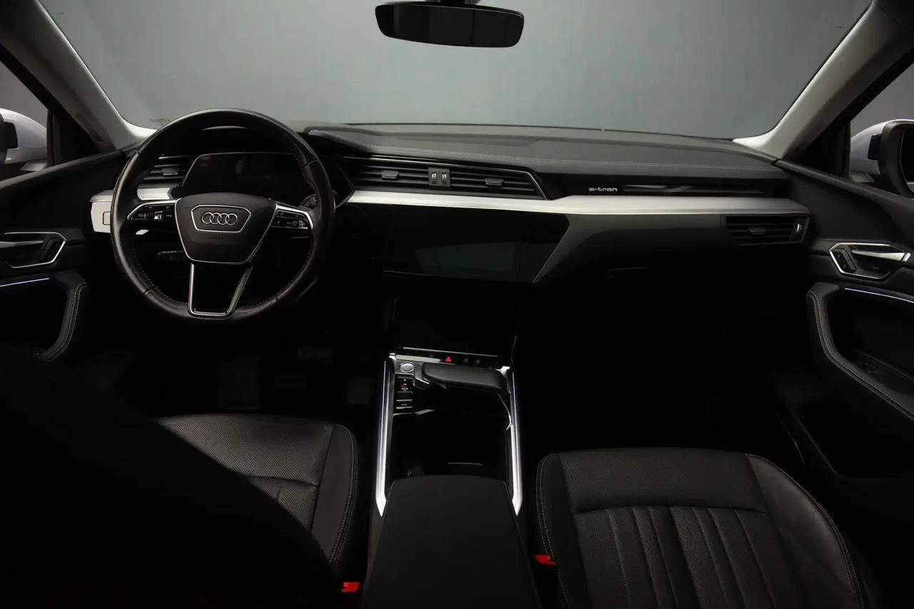 Audi E-Tron Tehnik* 360* Distronic* Обдух* Пано* B&O* Quattro, снимка 9 - Автомобили и джипове - 54333170