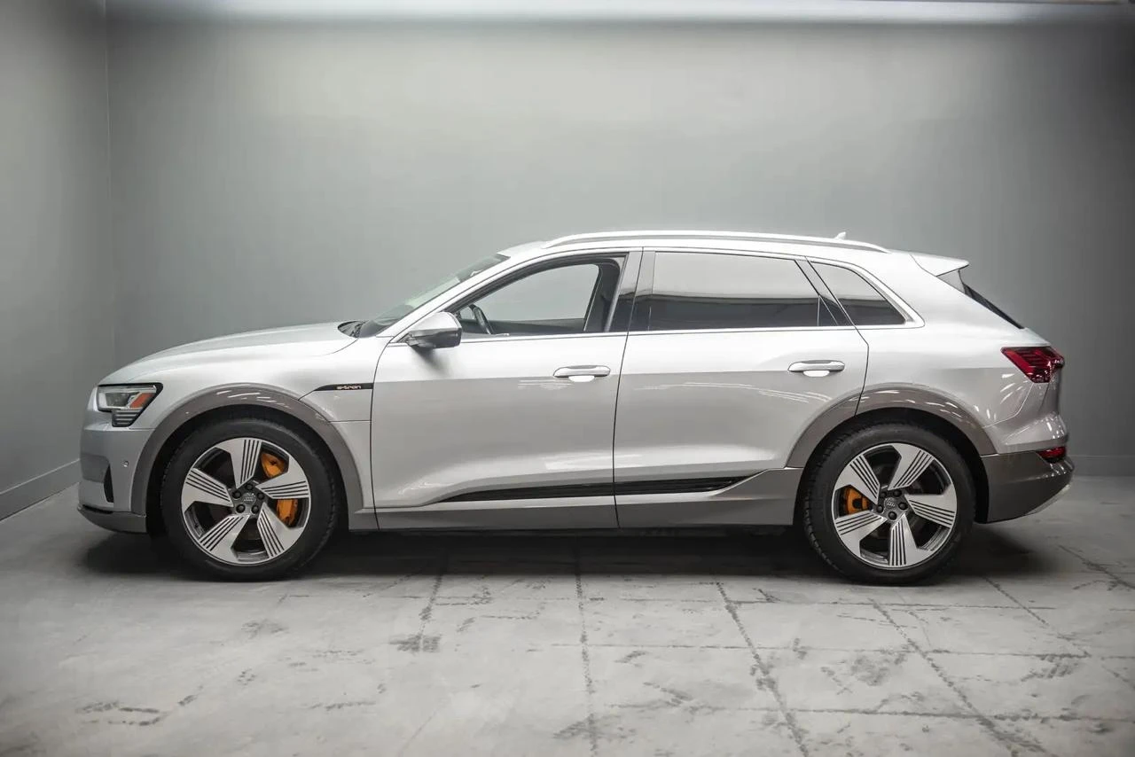 Audi E-Tron Tehnik* 360* Distronic* Обдух* Пано* B&O* Quattro, снимка 4 - Автомобили и джипове - 54333170