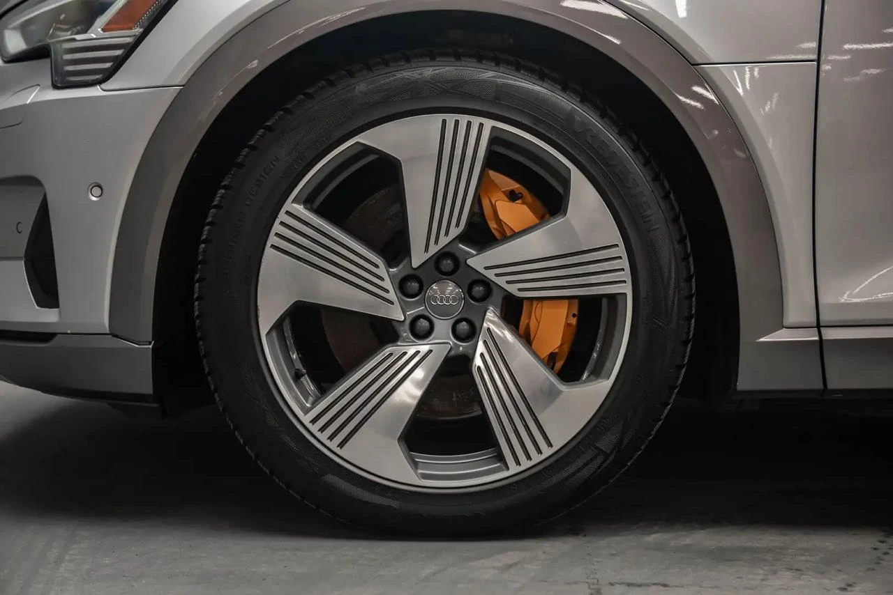 Audi E-Tron Tehnik* 360* Distronic* Обдух* Пано* B&O* Quattro, снимка 17 - Автомобили и джипове - 54333170