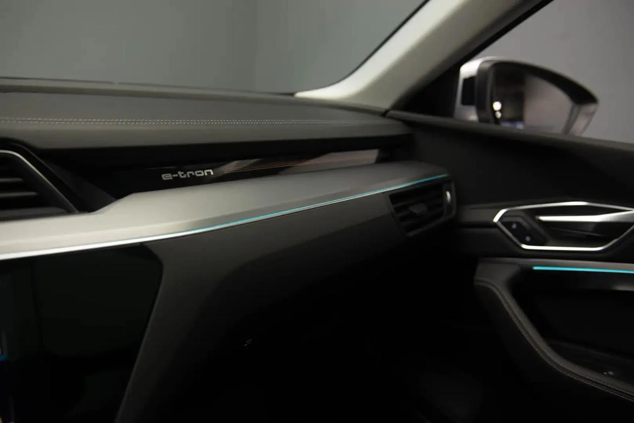 Audi E-Tron Tehnik* 360* Distronic* Обдух* Пано* B&O* Quattro, снимка 14 - Автомобили и джипове - 54333170