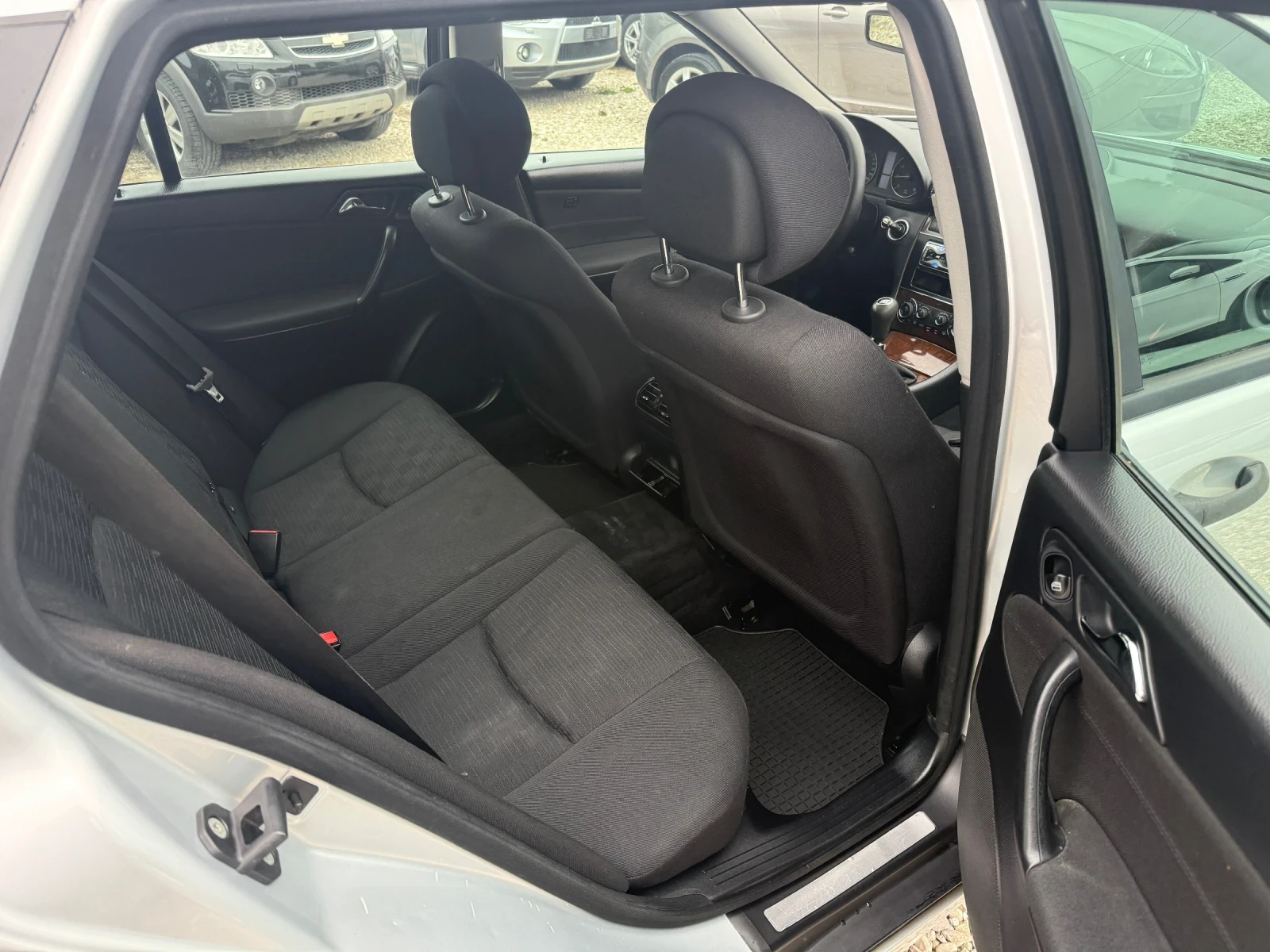 Mercedes-Benz C 180 1.8 i Compresor, снимка 8 - Автомобили и джипове - 54368718