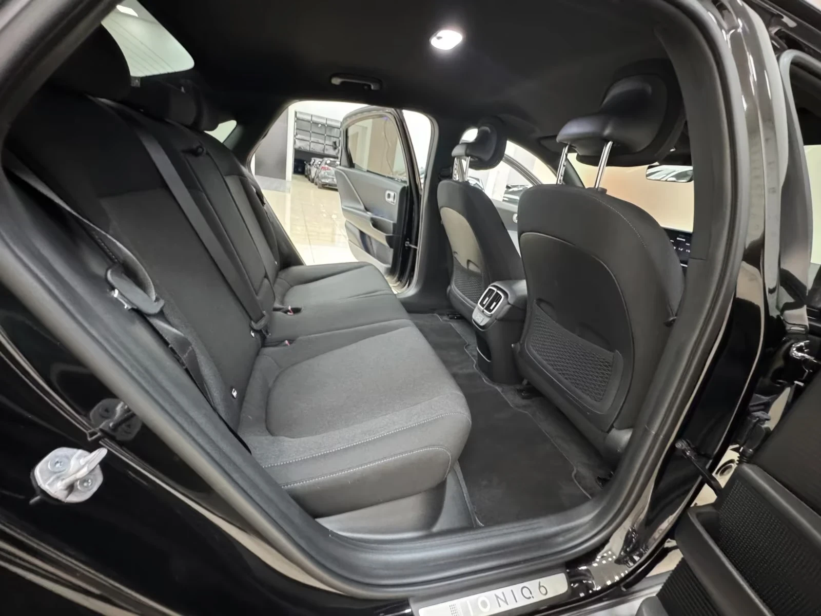 Hyundai Ioniq 6 77kWh Techniq AWD DISTR MATRIX 360* HUD W/P+ K-L | Mobile.bg � ����������� 16