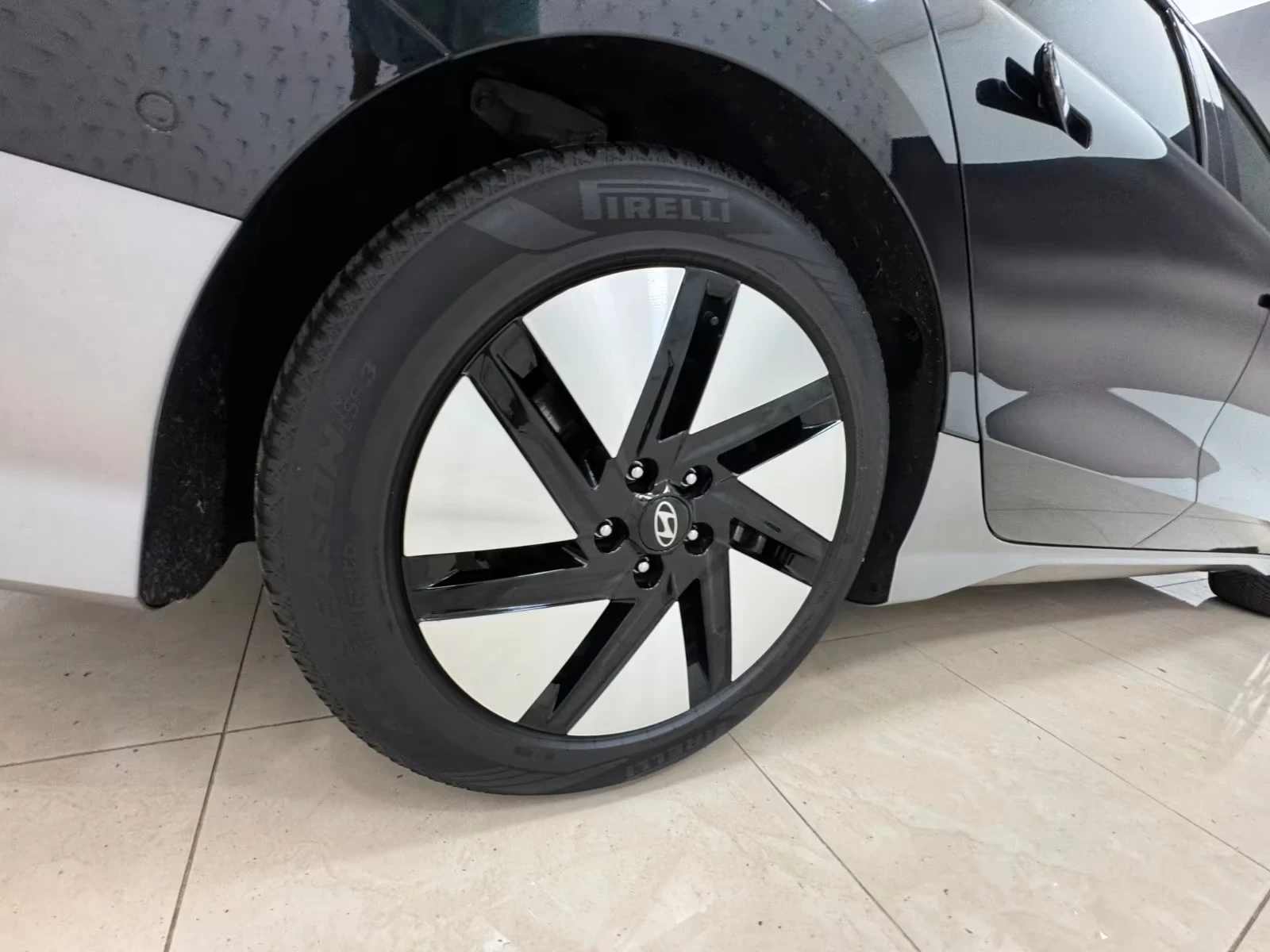 Hyundai Ioniq 6 77kWh Techniq AWD DISTR MATRIX 360* HUD W/P+ K-L | Mobile.bg � ����������� 17