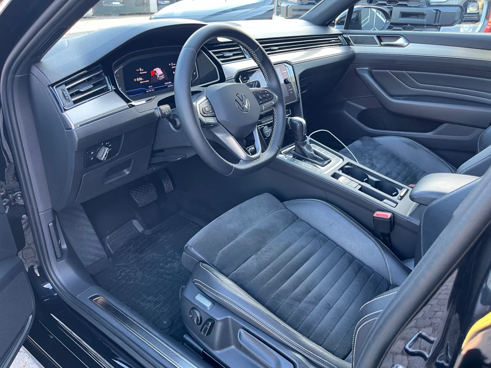 VW Passat R-line 4motion Facelift, снимка 7 - Автомобили и джипове - 54670894